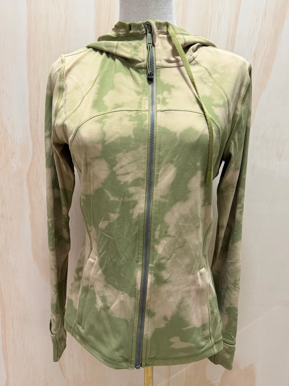 LuluLemon - Define Hooded Nulu Green Tie-Dyed Jacket. Size 10.